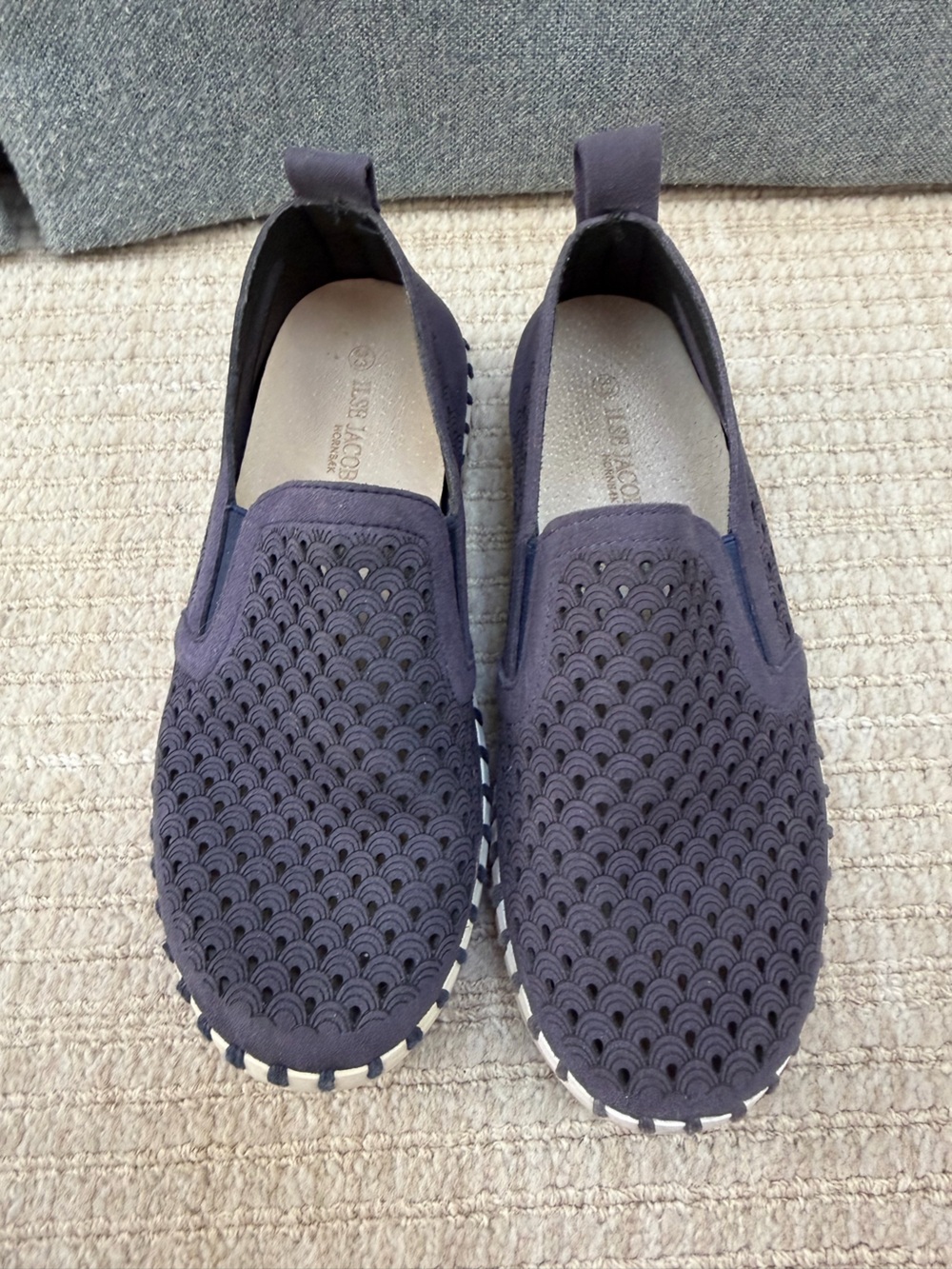 ILSE JACOBSEN GIRLS TULIP SHOES SLIP ONS NAVY BLUE AND WHITE
